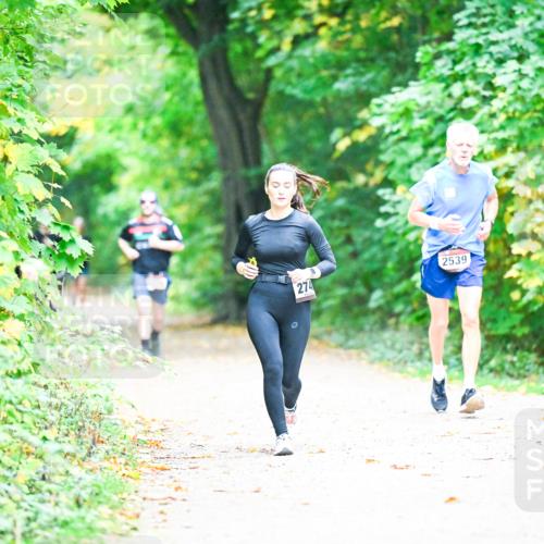 12.10.2025 - Bramfelder Halbmarathon 2025 Dr. Thomas Lammeyer http://msf.ph/oto/9359103 12.10.2025 11:06:53 Laufen 274, 2539 meine-sportfotos.de