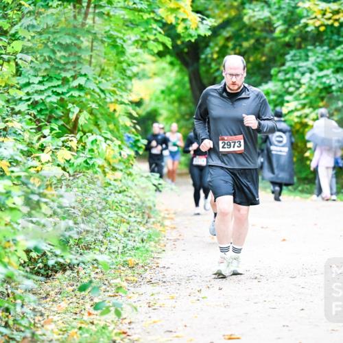 12.10.2025 - Bramfelder Halbmarathon 2025 Dr. Thomas Lammeyer http://msf.ph/oto/9359200 12.10.2025 11:07:21 Laufen 2973 meine-sportfotos.de
