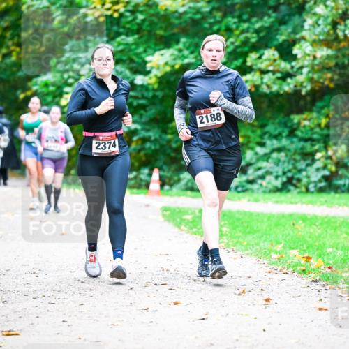 12.10.2025 - Bramfelder Halbmarathon 2025 Dr. Thomas Lammeyer http://msf.ph/oto/9359236 12.10.2025 11:07:28 Laufen 2374, 119, 2188 meine-sportfotos.de