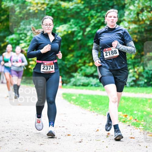 12.10.2025 - Bramfelder Halbmarathon 2025 Dr. Thomas Lammeyer http://msf.ph/oto/9359242 12.10.2025 11:07:29 Laufen 2374, 1, 2188 meine-sportfotos.de