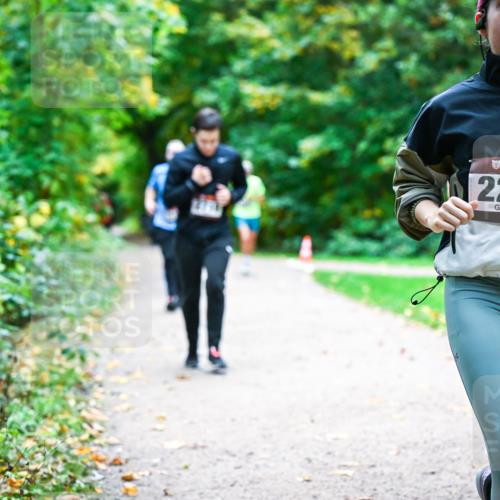 12.10.2025 - Bramfelder Halbmarathon 2025 Dr. Thomas Lammeyer http://msf.ph/oto/9359287 12.10.2025 11:07:37 Laufen 34, 2200 meine-sportfotos.de