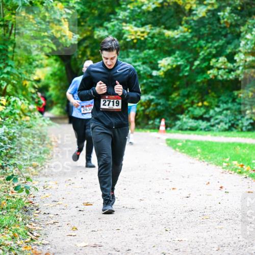 12.10.2025 - Bramfelder Halbmarathon 2025 Dr. Thomas Lammeyer http://msf.ph/oto/9359288 12.10.2025 11:07:37 Laufen 2719, 2638 meine-sportfotos.de