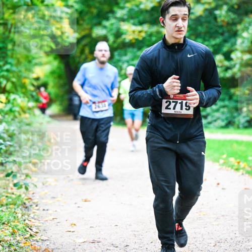 12.10.2025 - Bramfelder Halbmarathon 2025 Dr. Thomas Lammeyer http://msf.ph/oto/9359299 12.10.2025 11:07:38 Laufen 2631, 2719 meine-sportfotos.de