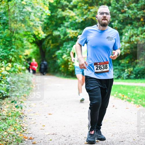 12.10.2025 - Bramfelder Halbmarathon 2025 Dr. Thomas Lammeyer http://msf.ph/oto/9359312 12.10.2025 11:07:41 Laufen 2638 meine-sportfotos.de