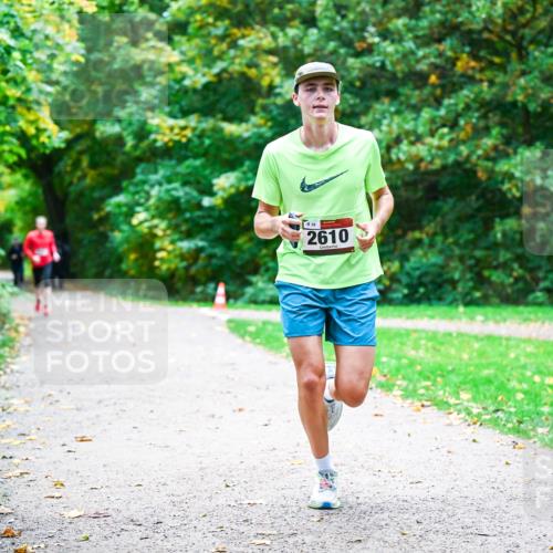 12.10.2025 - Bramfelder Halbmarathon 2025 Dr. Thomas Lammeyer http://msf.ph/oto/9359320 12.10.2025 11:07:43 Laufen 8, 38, 2610 meine-sportfotos.de