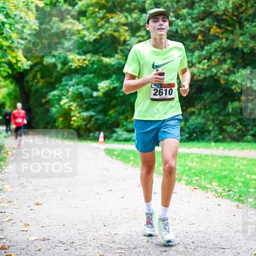 12.10.2025 - Bramfelder Halbmarathon 2025 Dr. Thomas Lammeyer http://msf.ph/oto/9359321 12.10.2025 11:07:43 Laufen 2610 meine-sportfotos.de