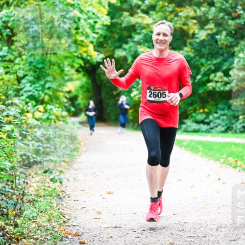 12.10.2025 - Bramfelder Halbmarathon 2025 Dr. Thomas Lammeyer http://msf.ph/oto/9359344 12.10.2025 11:07:50 Laufen 2605 meine-sportfotos.de