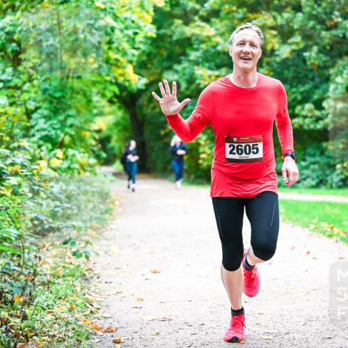 12.10.2025 - Bramfelder Halbmarathon 2025 Dr. Thomas Lammeyer http://msf.ph/oto/9359346 12.10.2025 11:07:50 Laufen 2605 meine-sportfotos.de