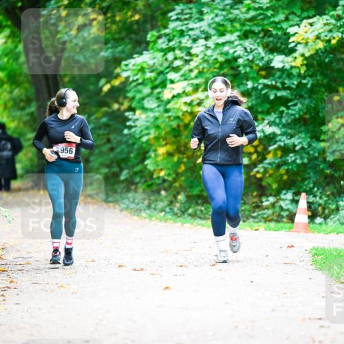 12.10.2025 - Bramfelder Halbmarathon 2025 Dr. Thomas Lammeyer http://msf.ph/oto/9359357 12.10.2025 11:07:54 Laufen 2956, 1 meine-sportfotos.de