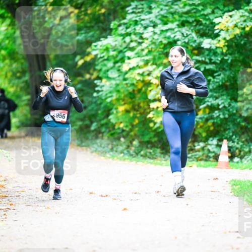 12.10.2025 - Bramfelder Halbmarathon 2025 Dr. Thomas Lammeyer http://msf.ph/oto/9359362 12.10.2025 11:07:55 Laufen 2956 meine-sportfotos.de