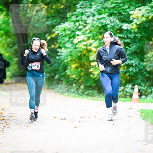 12.10.2025 - Bramfelder Halbmarathon 2025 Dr. Thomas Lammeyer http://msf.ph/oto/9359363 12.10.2025 11:07:55 Laufen 2956 meine-sportfotos.de