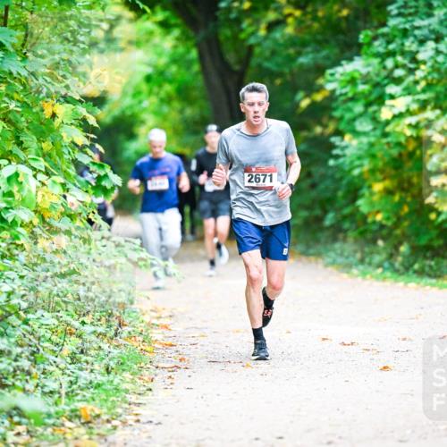 12.10.2025 - Bramfelder Halbmarathon 2025 Dr. Thomas Lammeyer http://msf.ph/oto/9359396 12.10.2025 11:08:03 Laufen 2671 meine-sportfotos.de