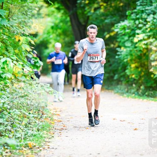 12.10.2025 - Bramfelder Halbmarathon 2025 Dr. Thomas Lammeyer http://msf.ph/oto/9359397 12.10.2025 11:08:03 Laufen 2671 meine-sportfotos.de