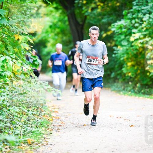 12.10.2025 - Bramfelder Halbmarathon 2025 Dr. Thomas Lammeyer http://msf.ph/oto/9359399 12.10.2025 11:08:03 Laufen 2671 meine-sportfotos.de