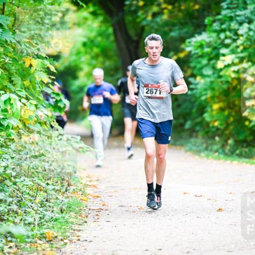 12.10.2025 - Bramfelder Halbmarathon 2025 Dr. Thomas Lammeyer http://msf.ph/oto/9359400 12.10.2025 11:08:03 Laufen 2671 meine-sportfotos.de