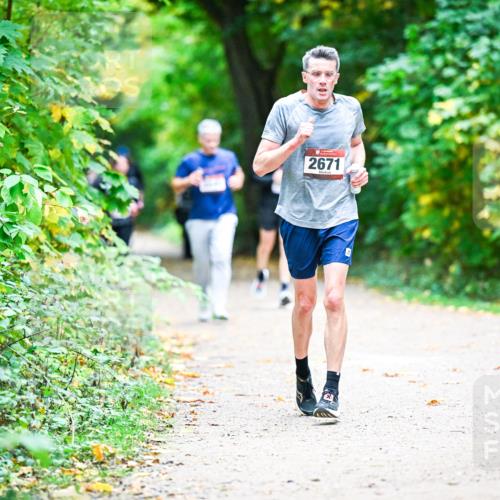 12.10.2025 - Bramfelder Halbmarathon 2025 Dr. Thomas Lammeyer http://msf.ph/oto/9359403 12.10.2025 11:08:04 Laufen 2671 meine-sportfotos.de