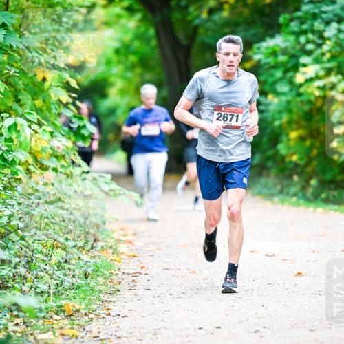 12.10.2025 - Bramfelder Halbmarathon 2025 Dr. Thomas Lammeyer http://msf.ph/oto/9359404 12.10.2025 11:08:04 Laufen 2671 meine-sportfotos.de