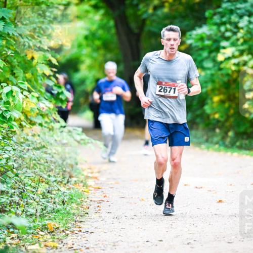 12.10.2025 - Bramfelder Halbmarathon 2025 Dr. Thomas Lammeyer http://msf.ph/oto/9359405 12.10.2025 11:08:04 Laufen 2671 meine-sportfotos.de