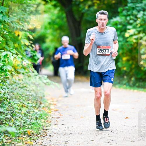 12.10.2025 - Bramfelder Halbmarathon 2025 Dr. Thomas Lammeyer http://msf.ph/oto/9359408 12.10.2025 11:08:04 Laufen 2671 meine-sportfotos.de