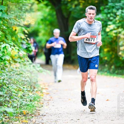 12.10.2025 - Bramfelder Halbmarathon 2025 Dr. Thomas Lammeyer http://msf.ph/oto/9359409 12.10.2025 11:08:05 Laufen 2671 meine-sportfotos.de