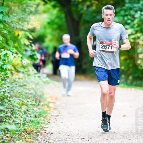 12.10.2025 - Bramfelder Halbmarathon 2025 Dr. Thomas Lammeyer http://msf.ph/oto/9359411 12.10.2025 11:08:05 Laufen 2671 meine-sportfotos.de