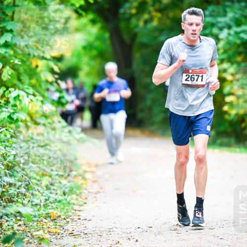 12.10.2025 - Bramfelder Halbmarathon 2025 Dr. Thomas Lammeyer http://msf.ph/oto/9359414 12.10.2025 11:08:05 Laufen 2671 meine-sportfotos.de