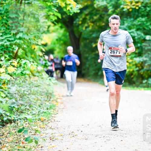 12.10.2025 - Bramfelder Halbmarathon 2025 Dr. Thomas Lammeyer http://msf.ph/oto/9359417 12.10.2025 11:08:06 Laufen 2671 meine-sportfotos.de