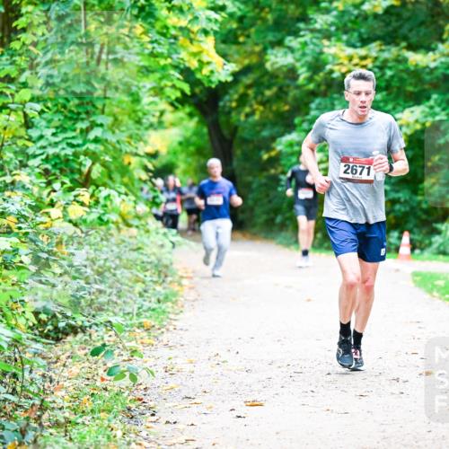 12.10.2025 - Bramfelder Halbmarathon 2025 Dr. Thomas Lammeyer http://msf.ph/oto/9359422 12.10.2025 11:08:06 Laufen 2671 meine-sportfotos.de
