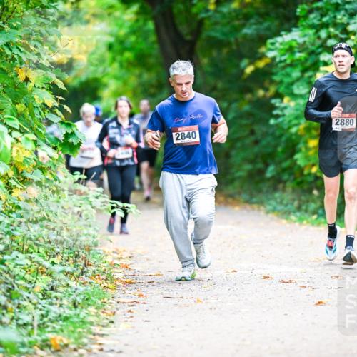 12.10.2025 - Bramfelder Halbmarathon 2025 Dr. Thomas Lammeyer http://msf.ph/oto/9359425 12.10.2025 11:08:08 Laufen 2840, 2880 meine-sportfotos.de