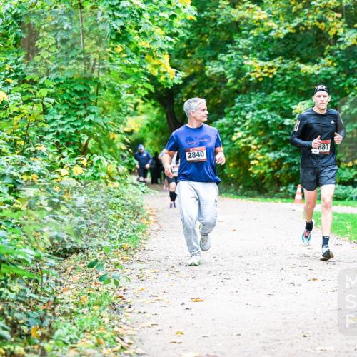 12.10.2025 - Bramfelder Halbmarathon 2025 Dr. Thomas Lammeyer http://msf.ph/oto/9359452 12.10.2025 11:08:11 Laufen 2840, 880 meine-sportfotos.de