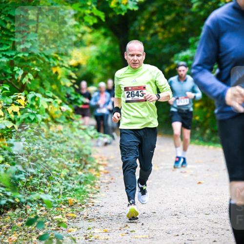 12.10.2025 - Bramfelder Halbmarathon 2025 Dr. Thomas Lammeyer http://msf.ph/oto/9359500 12.10.2025 11:08:29 Laufen 2643, 2431, 2 meine-sportfotos.de