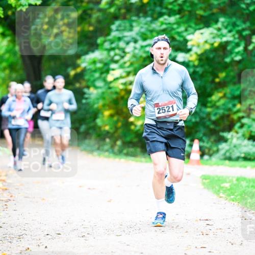 12.10.2025 - Bramfelder Halbmarathon 2025 Dr. Thomas Lammeyer http://msf.ph/oto/9359513 12.10.2025 11:08:32 Laufen 2521 meine-sportfotos.de