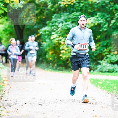12.10.2025 - Bramfelder Halbmarathon 2025 Dr. Thomas Lammeyer http://msf.ph/oto/9359515 12.10.2025 11:08:32 Laufen 521 meine-sportfotos.de