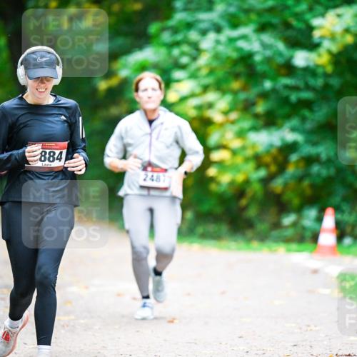 12.10.2025 - Bramfelder Halbmarathon 2025 Dr. Thomas Lammeyer http://msf.ph/oto/9359607 12.10.2025 11:08:49 Laufen 884, 2487 meine-sportfotos.de