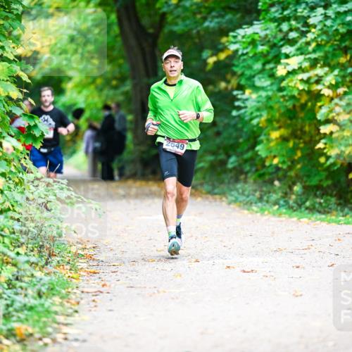 12.10.2025 - Bramfelder Halbmarathon 2025 Dr. Thomas Lammeyer http://msf.ph/oto/9359644 12.10.2025 11:09:01 Laufen 2049 meine-sportfotos.de