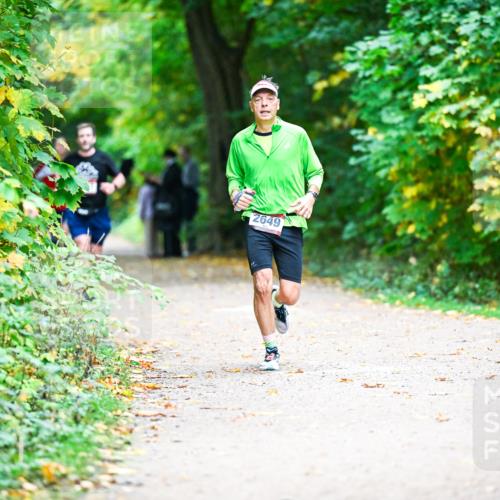 12.10.2025 - Bramfelder Halbmarathon 2025 Dr. Thomas Lammeyer http://msf.ph/oto/9359645 12.10.2025 11:09:01 Laufen 2649 meine-sportfotos.de
