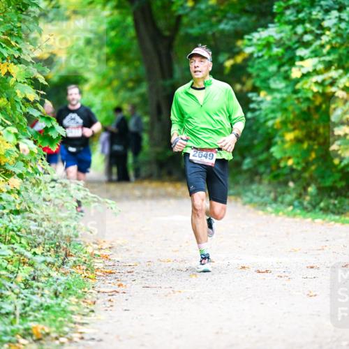 12.10.2025 - Bramfelder Halbmarathon 2025 Dr. Thomas Lammeyer http://msf.ph/oto/9359650 12.10.2025 11:09:01 Laufen 2649 meine-sportfotos.de