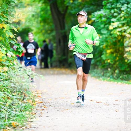 12.10.2025 - Bramfelder Halbmarathon 2025 Dr. Thomas Lammeyer http://msf.ph/oto/9359654 12.10.2025 11:09:02 Laufen 2049 meine-sportfotos.de