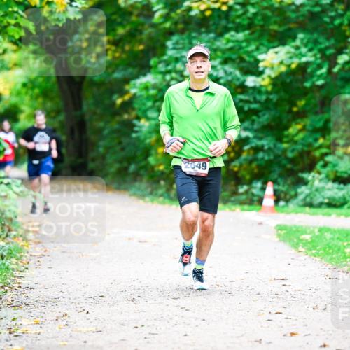 12.10.2025 - Bramfelder Halbmarathon 2025 Dr. Thomas Lammeyer http://msf.ph/oto/9359668 12.10.2025 11:09:04 Laufen 24, 2049 meine-sportfotos.de