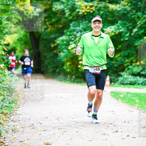 12.10.2025 - Bramfelder Halbmarathon 2025 Dr. Thomas Lammeyer http://msf.ph/oto/9359673 12.10.2025 11:09:04 Laufen 2049 meine-sportfotos.de