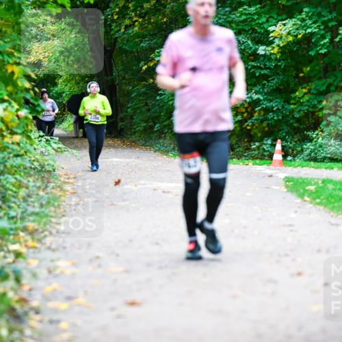 12.10.2025 - Bramfelder Halbmarathon 2025 Dr. Thomas Lammeyer http://msf.ph/oto/9359754 12.10.2025 11:09:23 Laufen 2475, 2386 meine-sportfotos.de