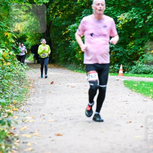 12.10.2025 - Bramfelder Halbmarathon 2025 Dr. Thomas Lammeyer http://msf.ph/oto/9359756 12.10.2025 11:09:23 Laufen 475, 2386 meine-sportfotos.de