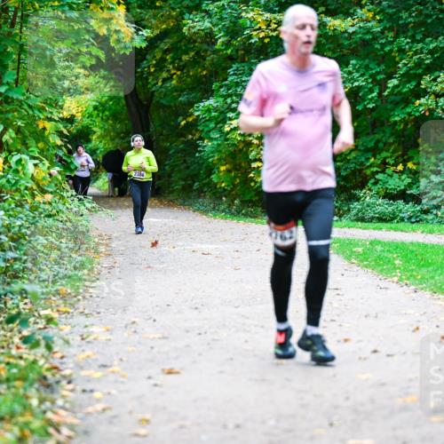 12.10.2025 - Bramfelder Halbmarathon 2025 Dr. Thomas Lammeyer http://msf.ph/oto/9359759 12.10.2025 11:09:23 Laufen 2386, 34 meine-sportfotos.de
