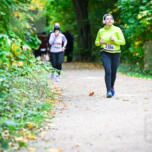 12.10.2025 - Bramfelder Halbmarathon 2025 Dr. Thomas Lammeyer http://msf.ph/oto/9359766 12.10.2025 11:09:26 Laufen 2386, 3475 meine-sportfotos.de