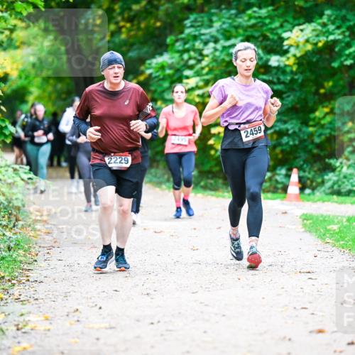 12.10.2025 - Bramfelder Halbmarathon 2025 Dr. Thomas Lammeyer http://msf.ph/oto/9359836 12.10.2025 11:09:42 Laufen 2229, 2495, 2459 meine-sportfotos.de