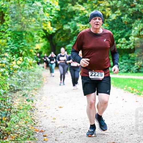 12.10.2025 - Bramfelder Halbmarathon 2025 Dr. Thomas Lammeyer http://msf.ph/oto/9359859 12.10.2025 11:09:46 Laufen 2229 meine-sportfotos.de