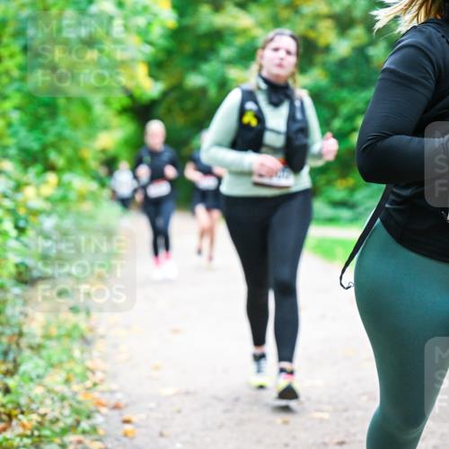 12.10.2025 - Bramfelder Halbmarathon 2025 Dr. Thomas Lammeyer http://msf.ph/oto/9359924 12.10.2025 11:09:58 Laufen 34, 2244 meine-sportfotos.de