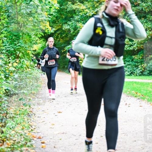 12.10.2025 - Bramfelder Halbmarathon 2025 Dr. Thomas Lammeyer http://msf.ph/oto/9359928 12.10.2025 11:09:58 Laufen 2825, 2702, 2605 meine-sportfotos.de