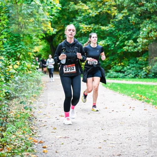 12.10.2025 - Bramfelder Halbmarathon 2025 Dr. Thomas Lammeyer http://msf.ph/oto/9359940 12.10.2025 11:10:00 Laufen 2702, 2825 meine-sportfotos.de