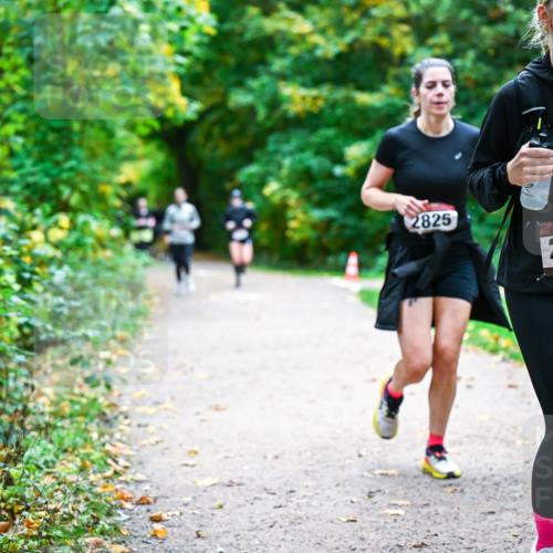 12.10.2025 - Bramfelder Halbmarathon 2025 Dr. Thomas Lammeyer http://msf.ph/oto/9359951 12.10.2025 11:10:02 Laufen 2825, 34, 2702 meine-sportfotos.de